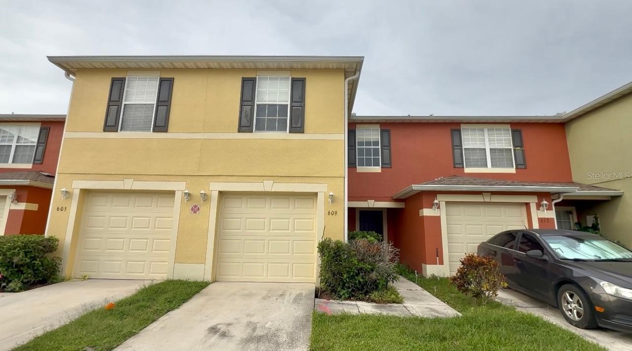 609 Cresting Oak Cir. #98, Orlando, FL 32824