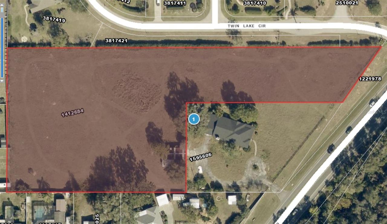 Twin Lake Cir., Umatilla, FL 32784