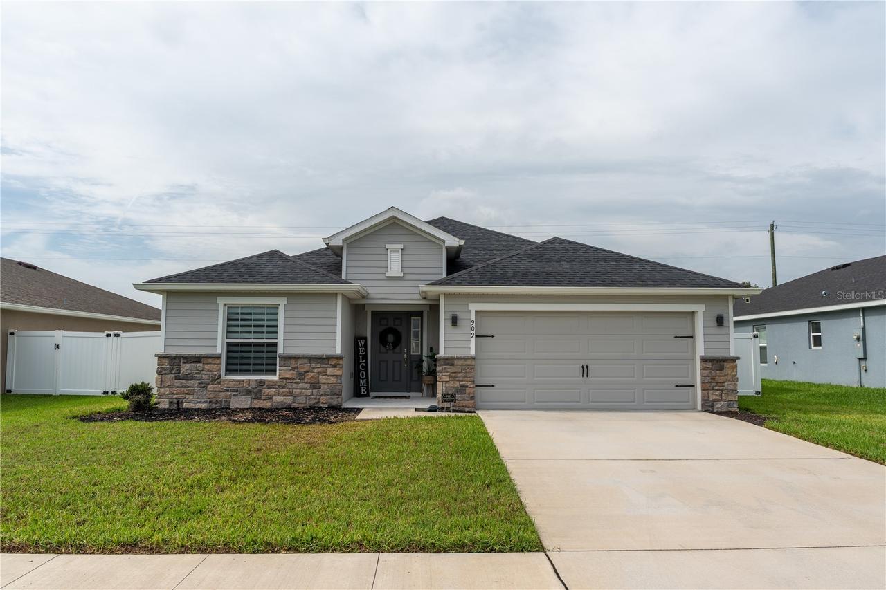 909 Montgomery Ln., Polk City, FL 33868