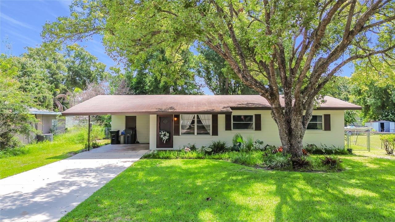 220 Pinehurst Dr, Auburndale, FL 33823