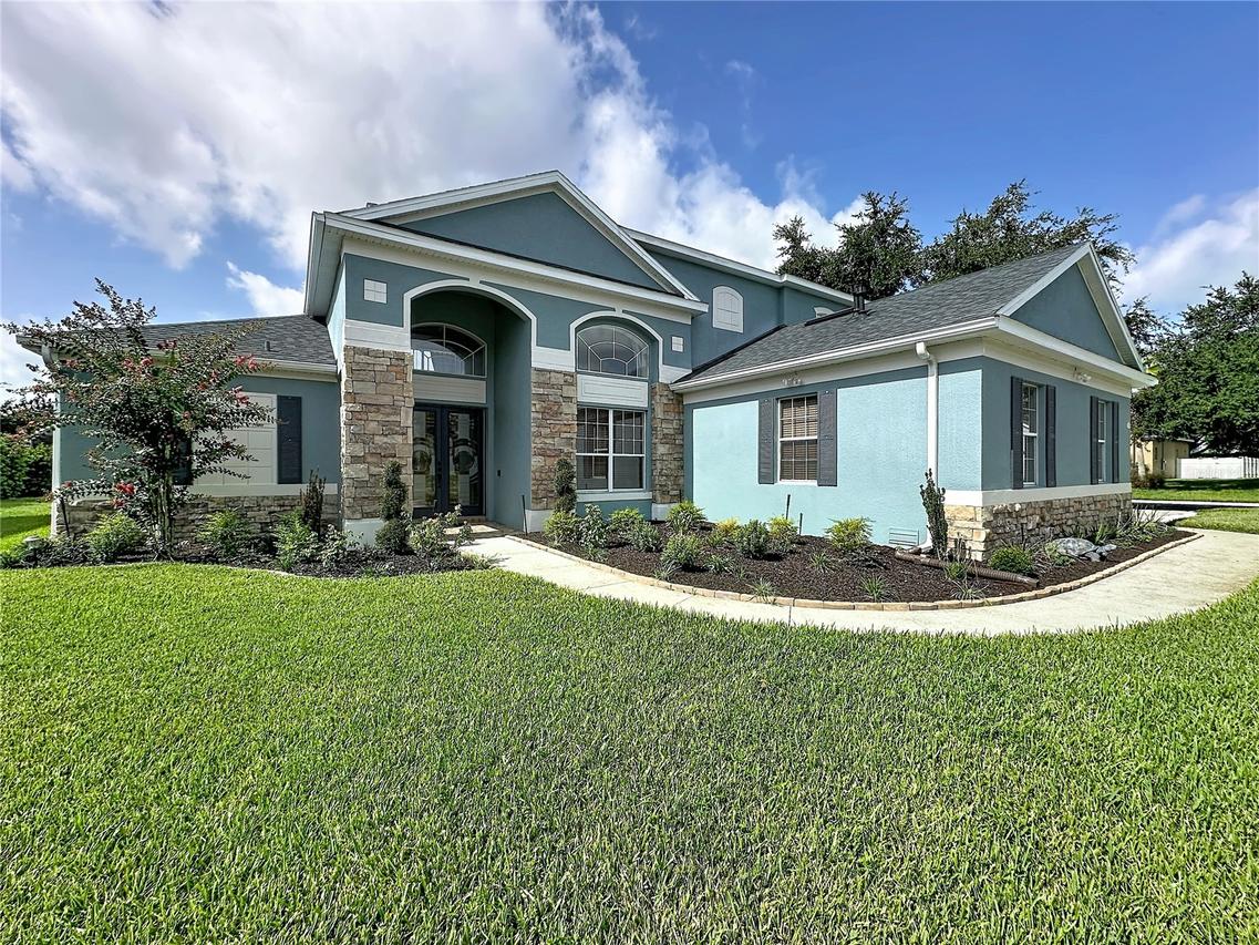 2705 Knightsbridge Rd., Clermont, FL 34711