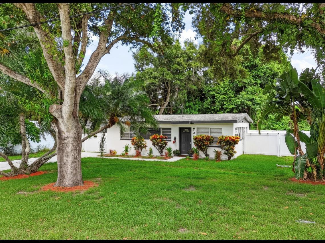 327 Barbara Cir., Belleair, FL 33756
