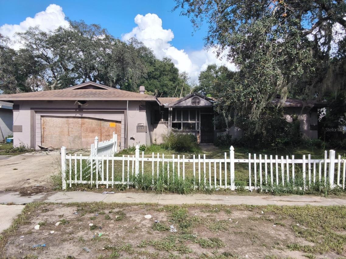 2427 Locke Ave., Orlando, FL 32818