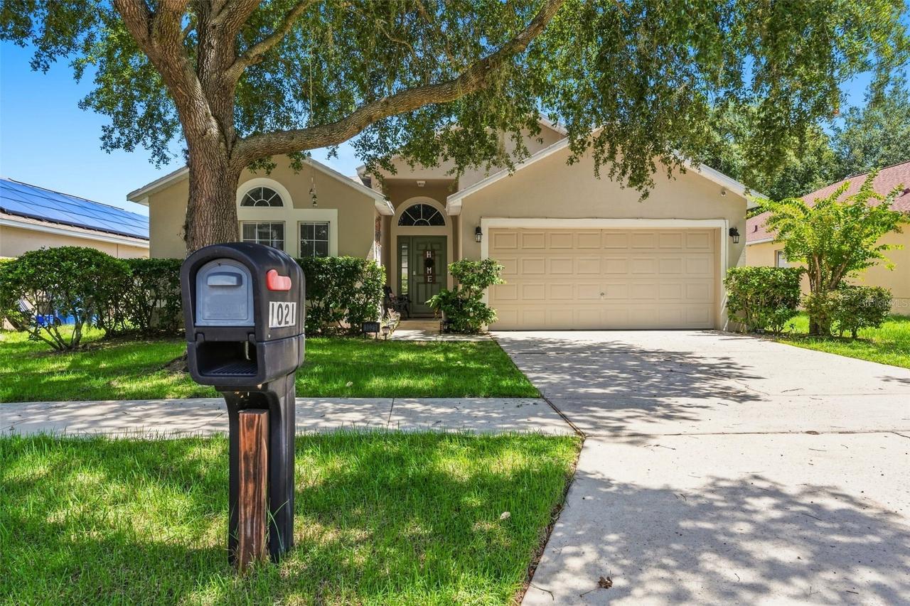 1021 Osprey Cove Cir., Groveland, FL 34736