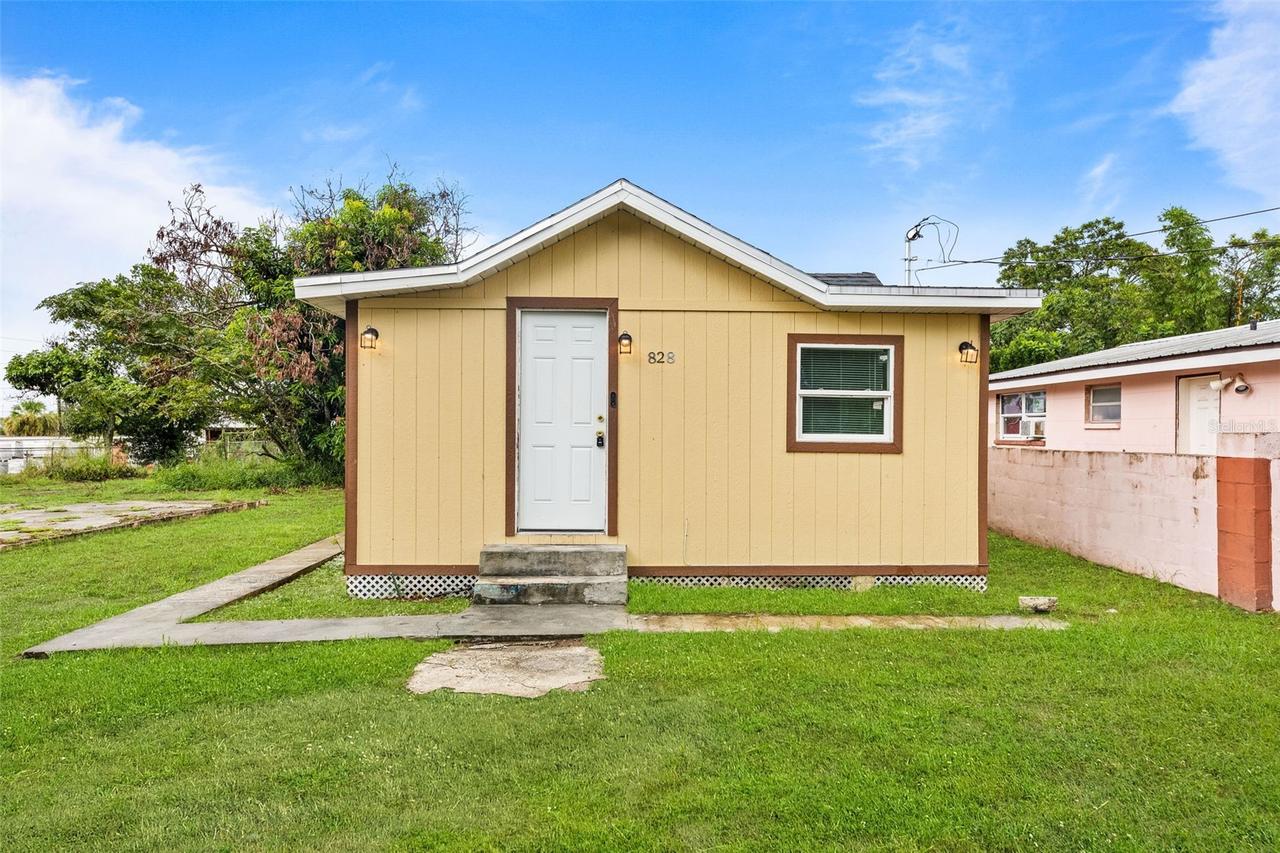 828 Booker Ave., Sebring, FL 33870
