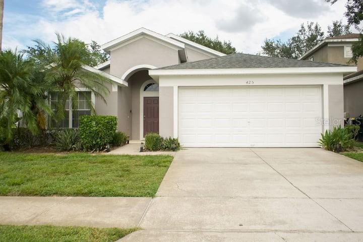 425 Castlemain Cir., Davenport, FL 33897