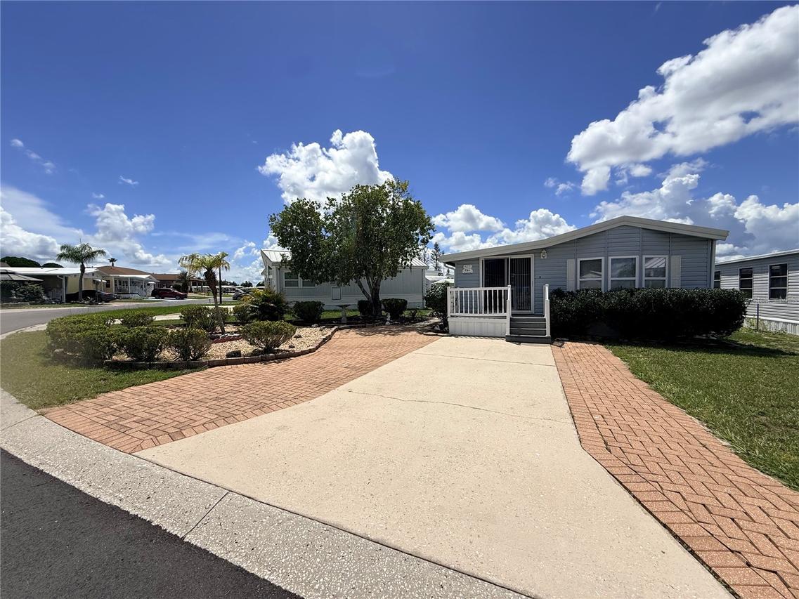 427 Center Crest Blvd., Davenport, FL 33837