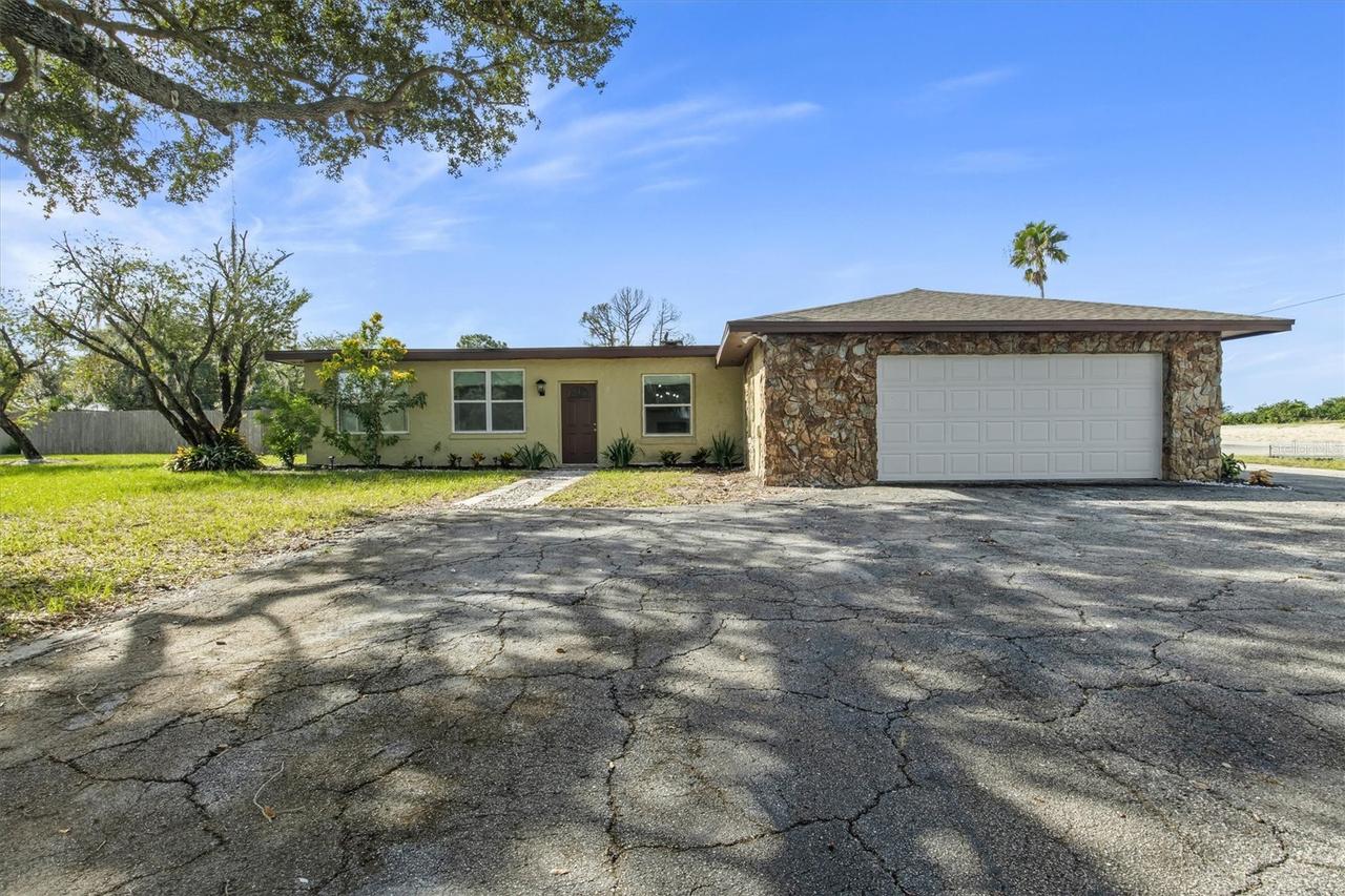 8812 Oakwood Dr., Lake Wales, FL 33898