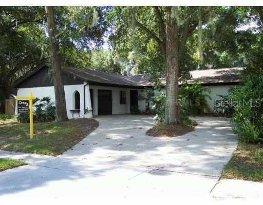 1103 Brandon Lakes Ave., Valrico, FL 33594