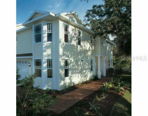 906 Lumsden Dr., Brandon, FL 33511