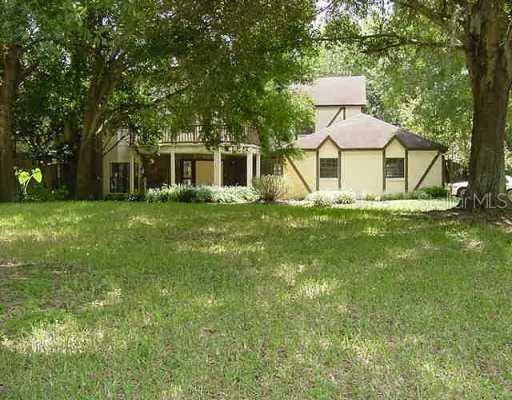 612 Warren Rd., Lutz, FL 33548