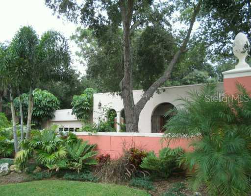 904 West Shore Blvd., Tampa, FL 33629