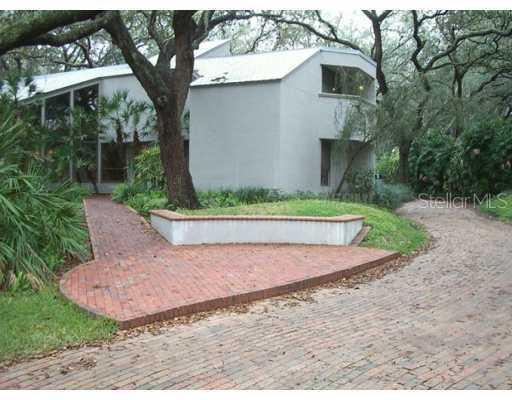 14825 Lake Magdalene Cir., Tampa, FL 33613