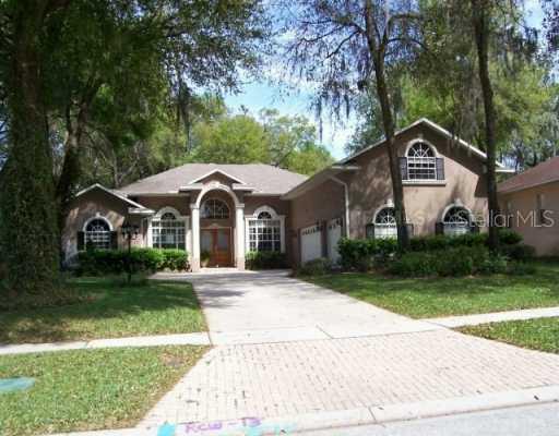 2205 Valrico Forest Dr., Valrico, FL 33594