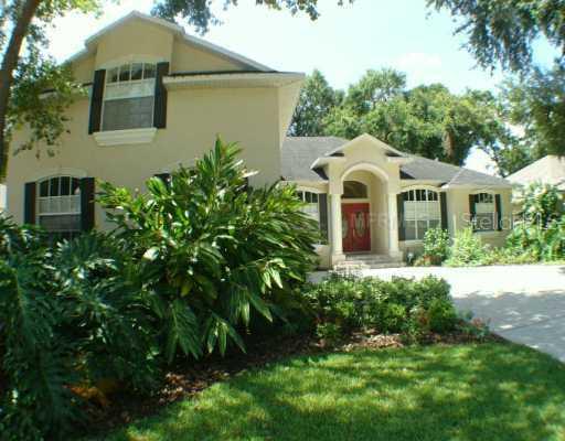 2218 Valrico Forest Dr., Valrico, FL 33594