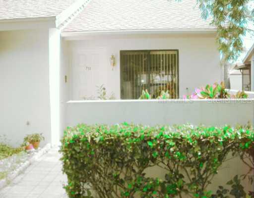 711 Oak Park Pl., Brandon, FL 33511