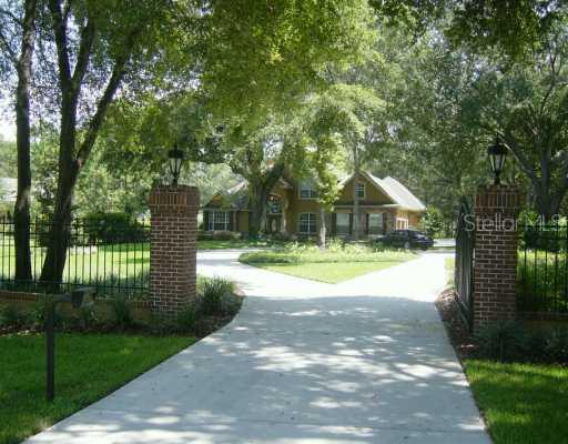 18701 Livingston Ave., Lutz, FL 33559