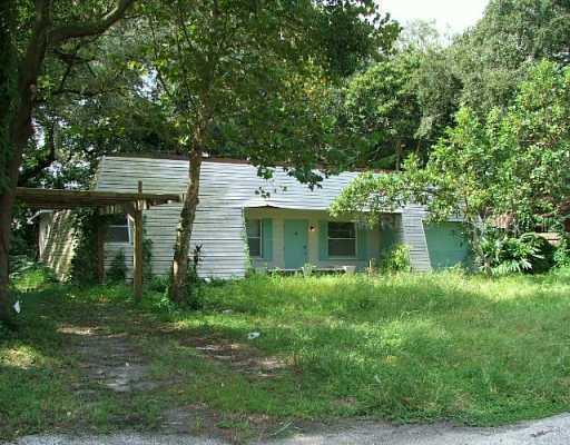 16208 Highland Ave., Lutz, FL 33548
