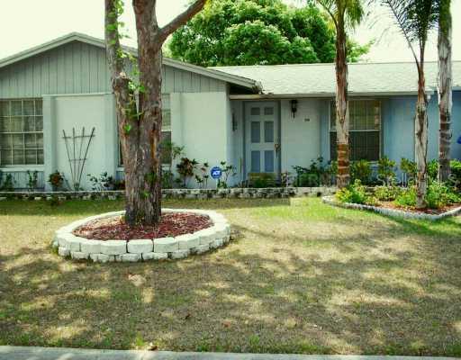 908 Briarcliff Dr., Valrico, FL 33594