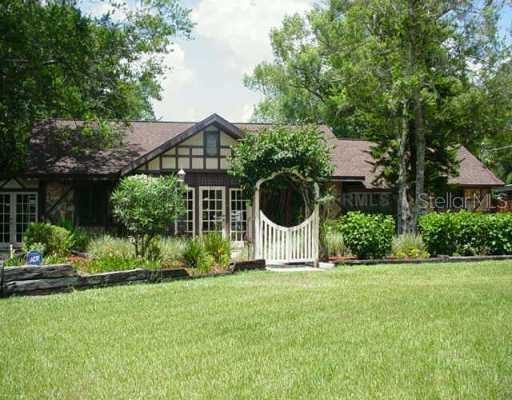 817 W Country Club Dr., Tampa, FL 33612