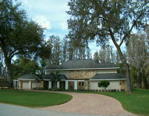 19112 Holly Ln., Lutz, FL 33548