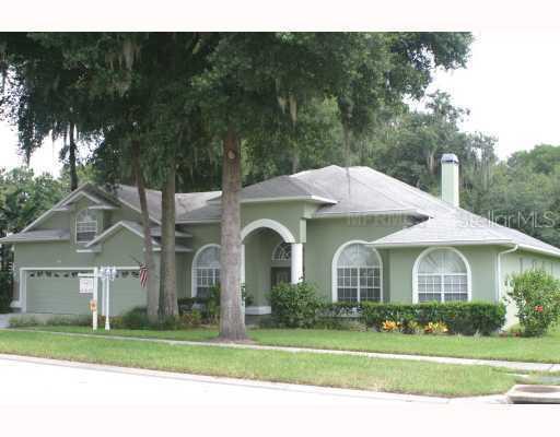 2227 Valrico Forest Dr., Valrico, FL 33594