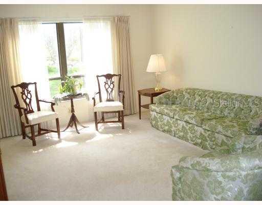 13618 Greenfield Dr. #106, Tampa, FL 33618