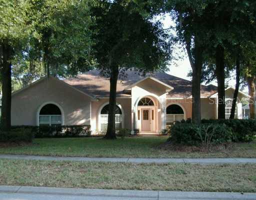 2418 Valrico Forest Dr., Valrico, FL 33594