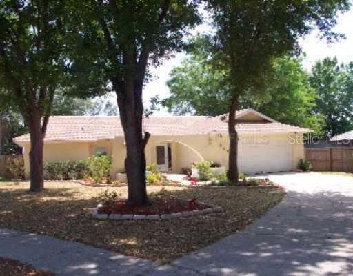 805 Rollingwood Ln., Valrico, FL 33594