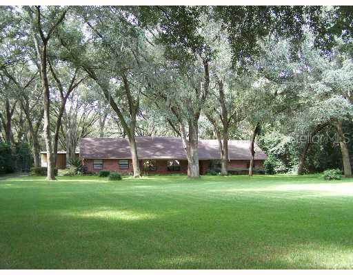 308 Skywood Dr., Valrico, FL 33594