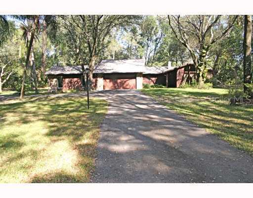 18408 Livingston Ave., Lutz, FL 33559