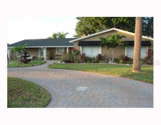 8703 Elmwood Ln., Tampa, FL 33615