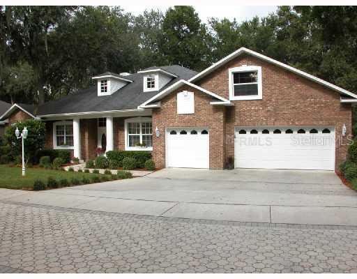 2221 Valrico Forest Dr., Valrico, FL 33594