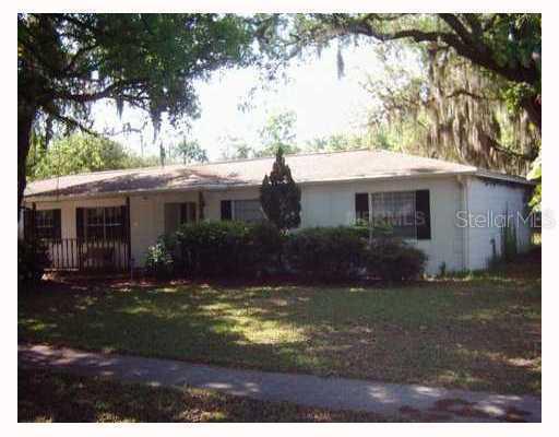 703 Village Pl., Brandon, FL 33511