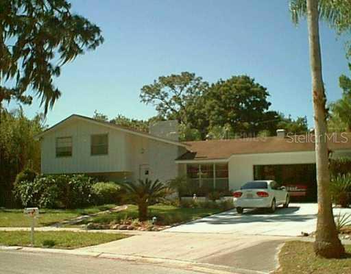 2306 Cherry Ridge Ln., Brandon, FL 33511