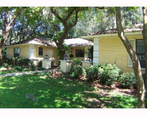 908 Lakemont Dr., Valrico, FL 33594
