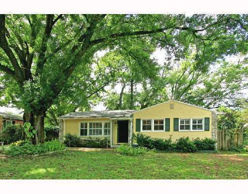 2105 E Hamilton Ave., Tampa, FL 33610