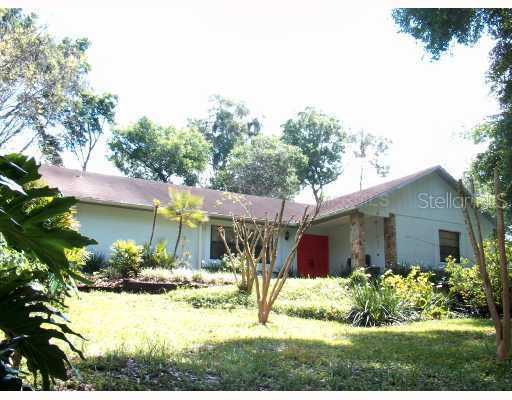 110 Holly Tree Ln., Brandon, FL 33511
