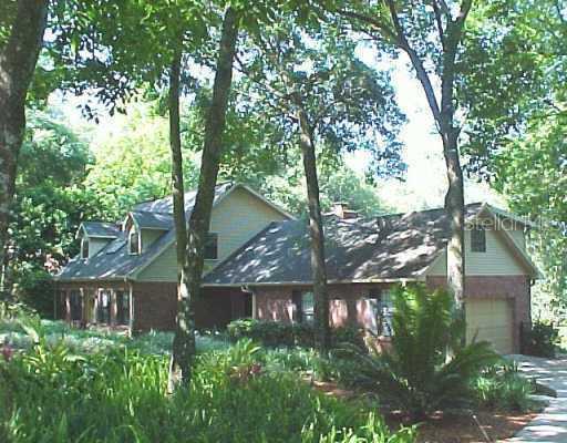 111 Holly Tree Ln., Brandon, FL 33511
