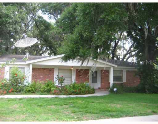 702 Village Pl., Brandon, FL 33511