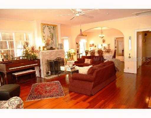 1040 Sunset Point Rd., Clearwater, FL 33755