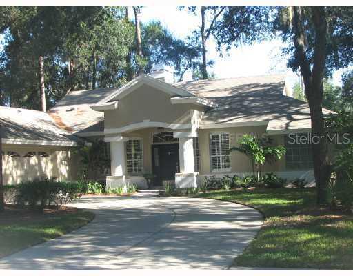 608 Stratfield Dr., Lutz, FL 33549