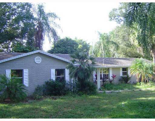 511 E County Line Rd., Lutz, FL 33549