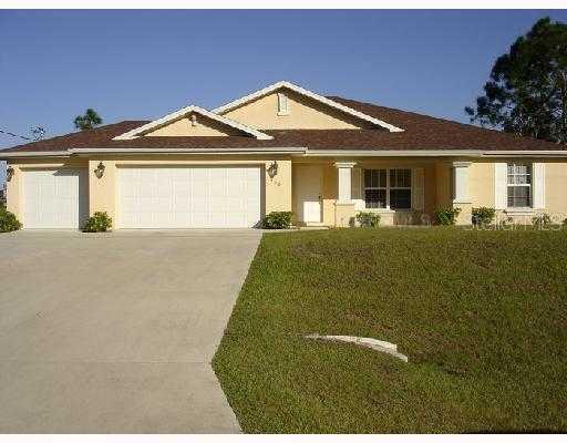 900 Angelo Ave., Lehigh Acres, FL 33971