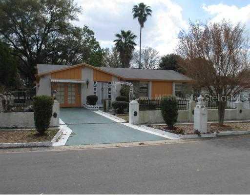 2211 Valleybrook Ave., Valrico, FL 33594