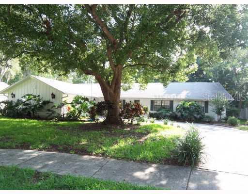 15928 Dover Cliff Dr., Lutz, FL 33548