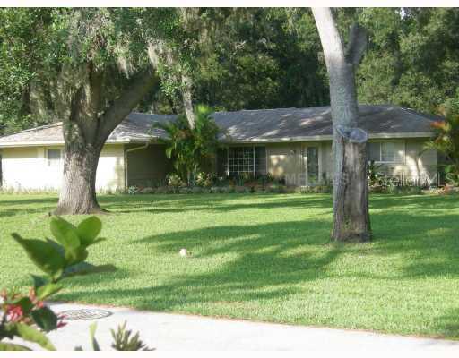 1635 Robinhood Ln., Clearwater, FL 33764