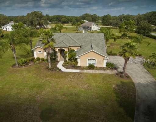 901 Lake Sapphire Ln., Lutz, FL 33548