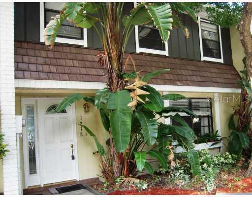 1218 Abbey Crescent Ln., Clearwater, FL 33759