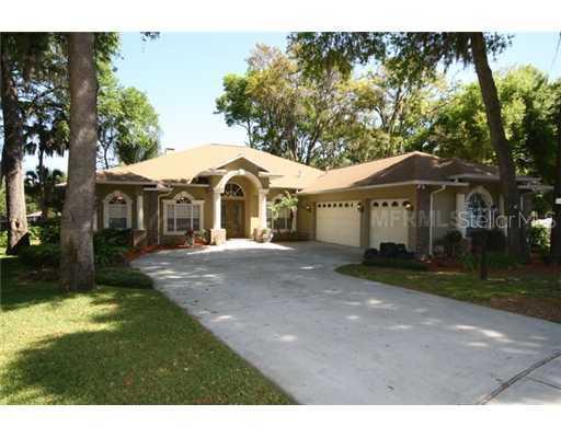 2428 Valrico Forest Dr., Valrico, FL 33594